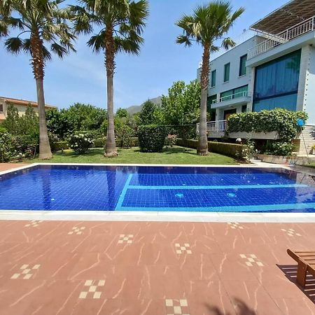 Family Beach Swimming Pool Villa Luanit Trajas Екстериор снимка