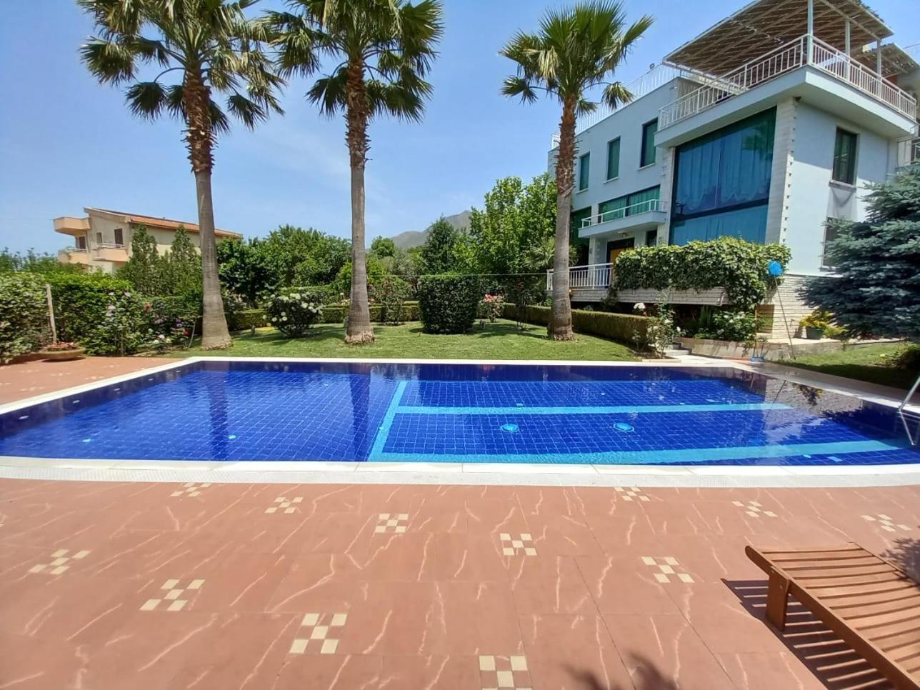 Family Beach Swimming Pool Villa Luanit Trajas Екстериор снимка